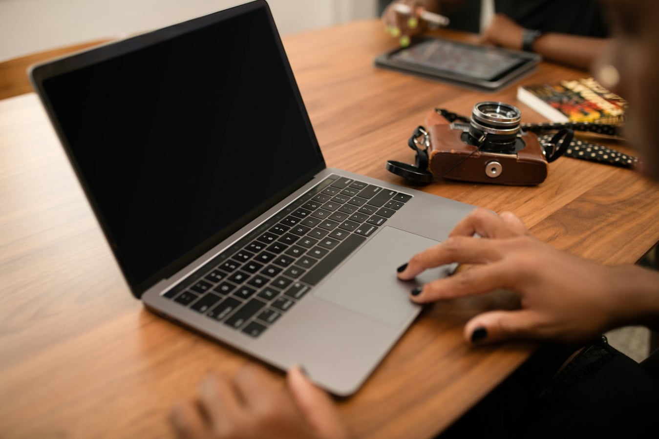 Copy Kelly image desk copywriter